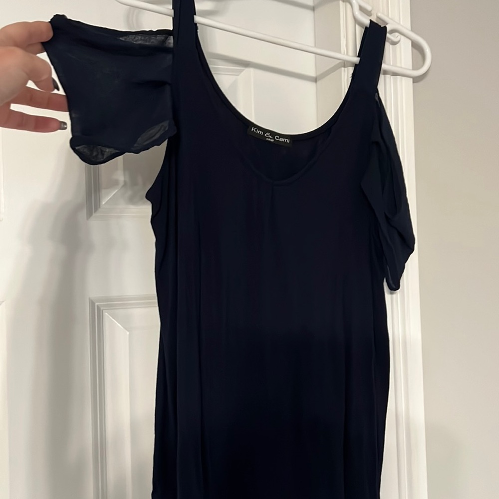 Womens Scoop Neck Flowy cold shoulder Navy top. small